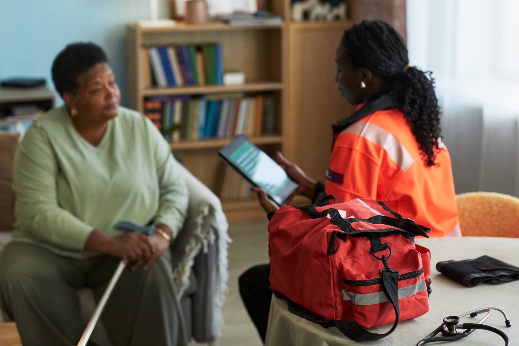 Nurse providing home healthcare